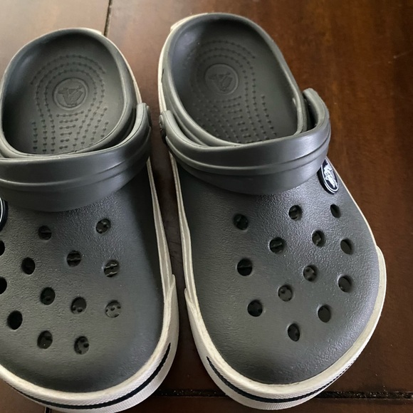 Gray toddler crocs - Picture 1 of 3